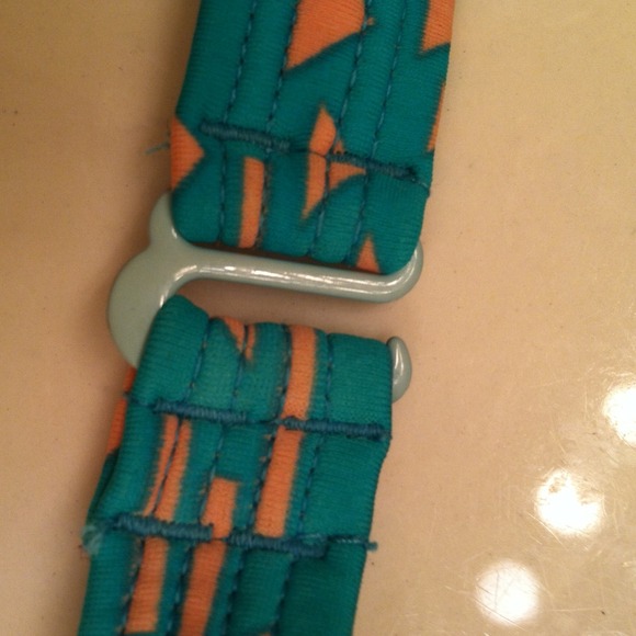 $15 TODAY! BILLABONG Bathing suite top! - Picture 3 of 4