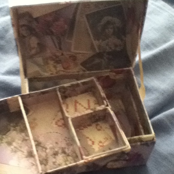 Jewelry box - Picture 1 of 1