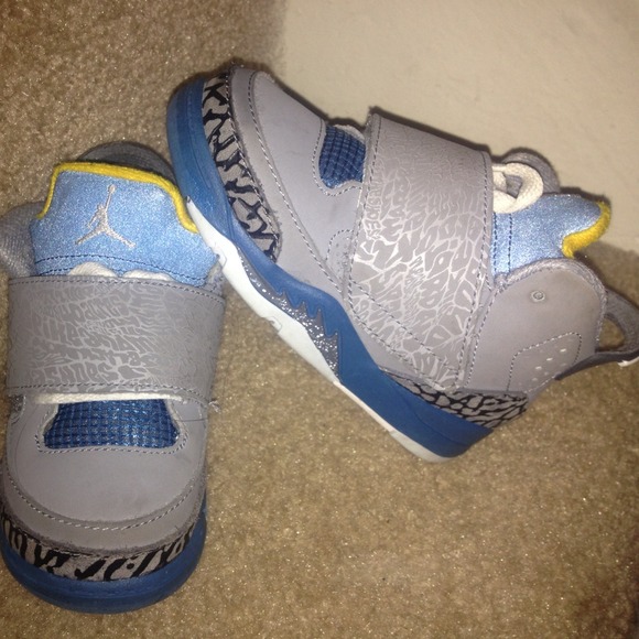 💢SOLD💢!! Toddler Jordans. Son of mars. 6.5c