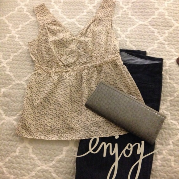 ⭕Sold⭕Banana Republic cream and grey print top. - Picture 1 of 3