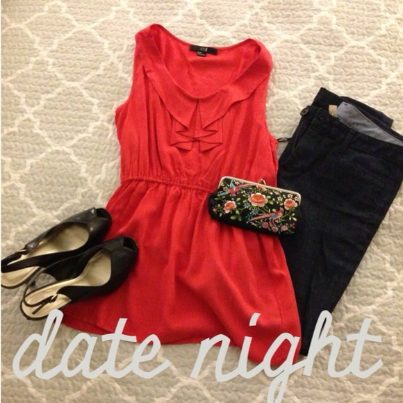 ⭕Sold⭕Beautiful deep coral color top!