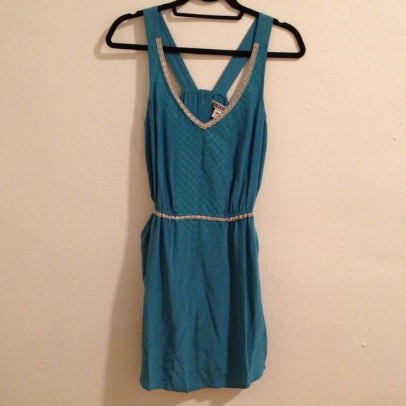 Fun teal cocktail dress, adorable!