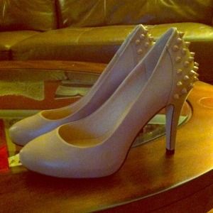 Nude pump