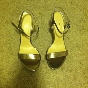 WORTHINGTON heels ; size 7 ; gold ,
