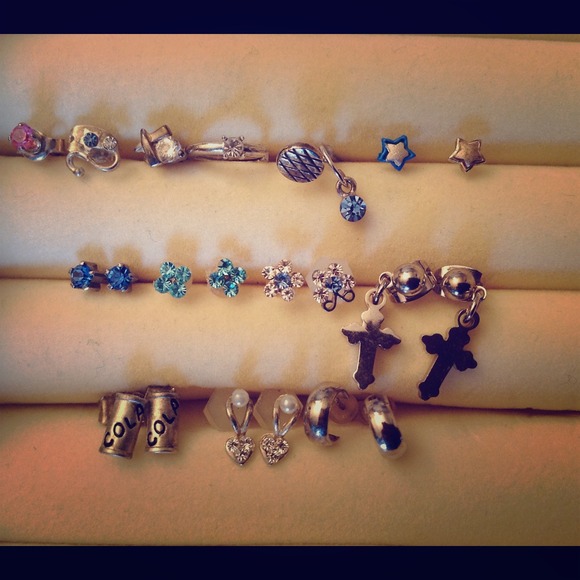🔴lot of small earrings