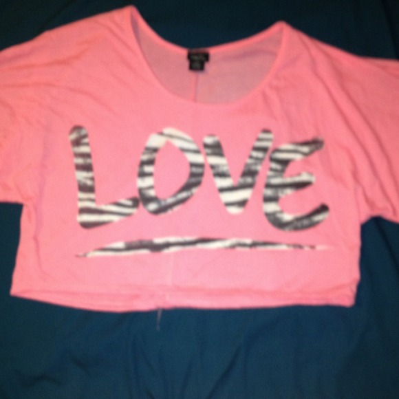 LOVE crop top - Picture 2 of 3