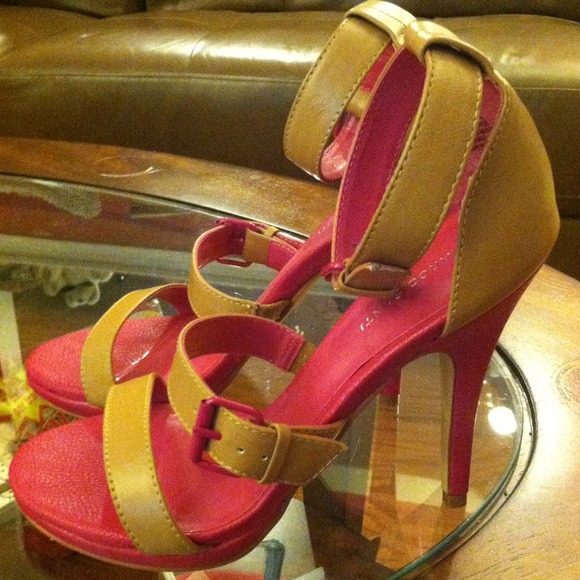 Cute strappy heel