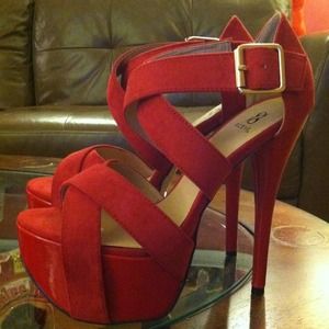 Strappy platform!