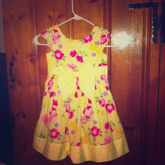 Beautiful yellow floral girls dress size 4t