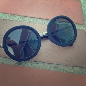 💕SOLD💕Circle Sunglasses