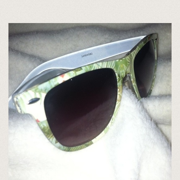 Tropical Flowered Sunglasses - Picture 4 of 4