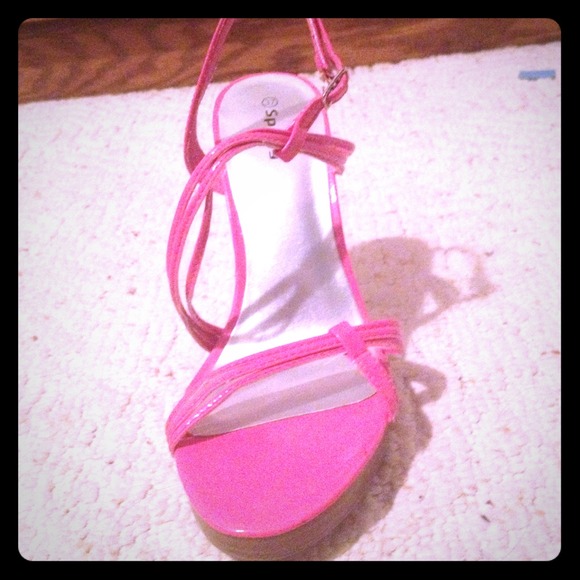 Pink 4" high heeled shoes