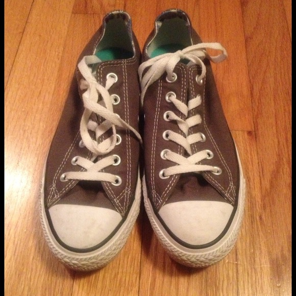 Gray Converse Tennis Shoes