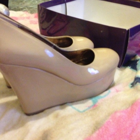 Nude wedges