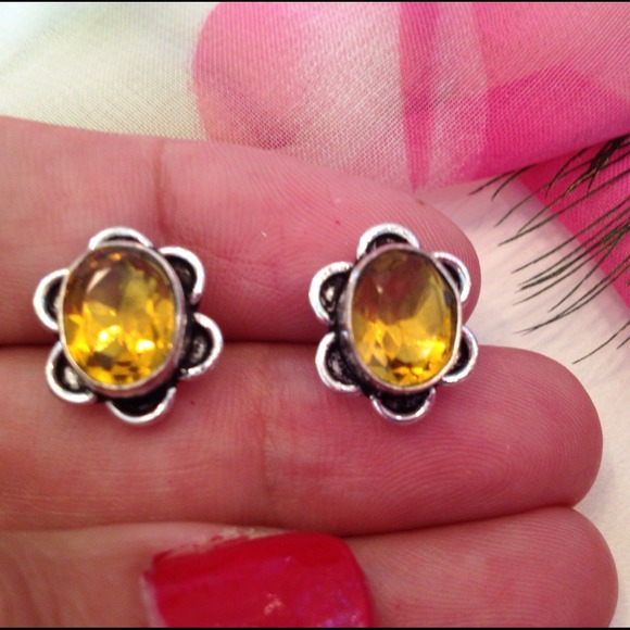 💛💛Created Citrine Stud Earrings 💛💛