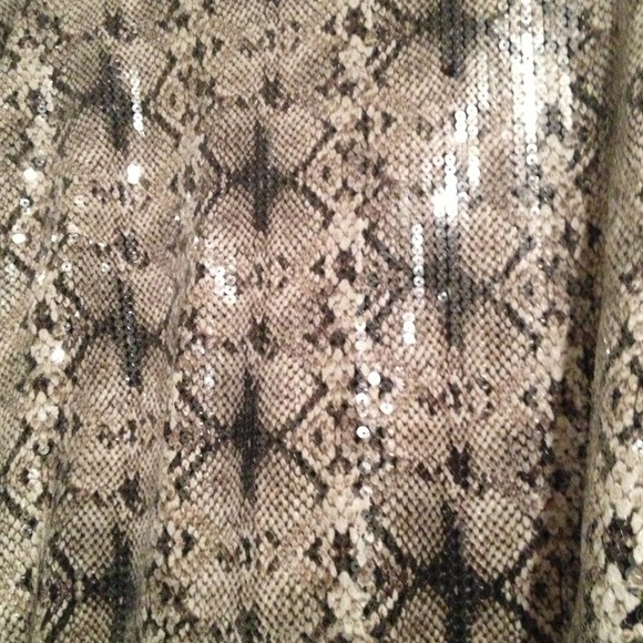 ❗️SALE❗️Style & Co. Snake Print Top - Picture 2 of 4