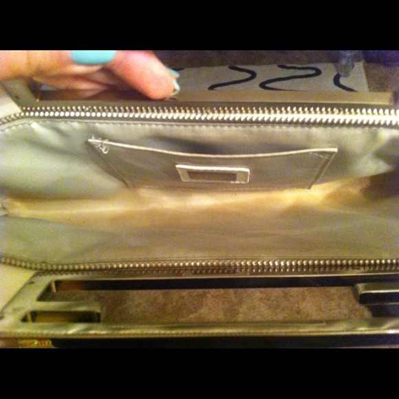 π«SOLDπ«Fendi Runway Clutch - Picture 3 of 4