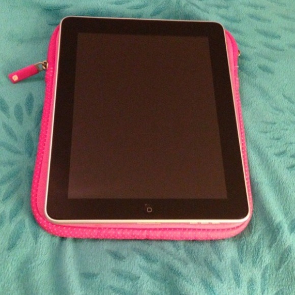 BUNDLE First generation iPad!