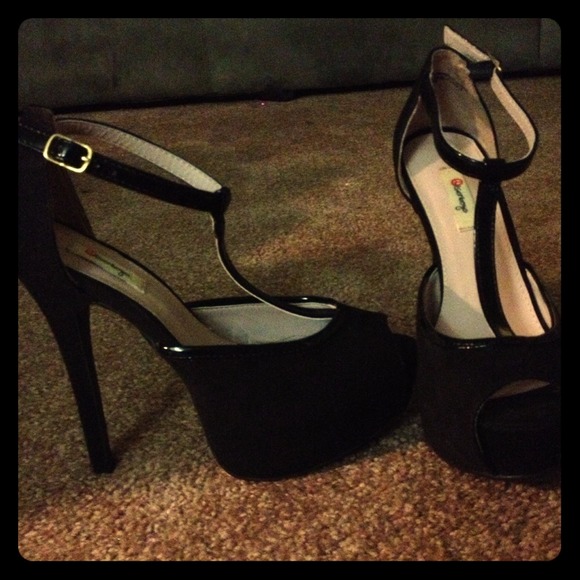 Size 7 olsenboye T-strap platform heel.