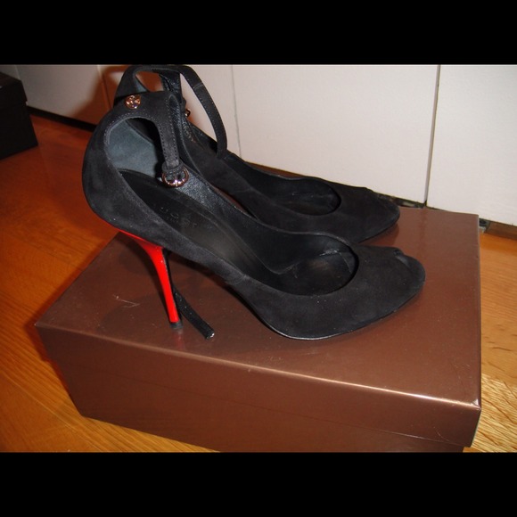 Gucci sandals 37 SOLD AS A BUNDLE w Jimmy Choo's