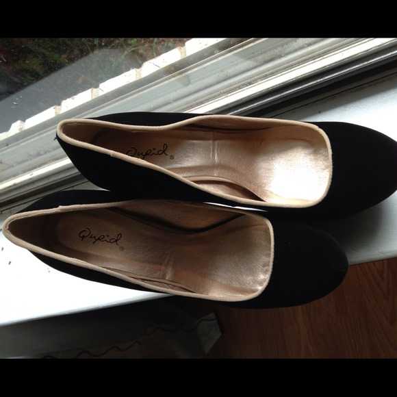 ❌BUNDLED/SOLD❌Black & Tan Velvet Platform Pumps - Picture 3 of 4