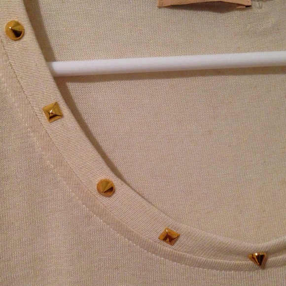 ❌❌SOLD in bundle❌❌NWOT studded top - Picture 3 of 4