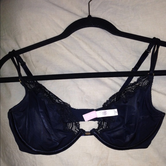 Black vs bra((reserved for @highfash))