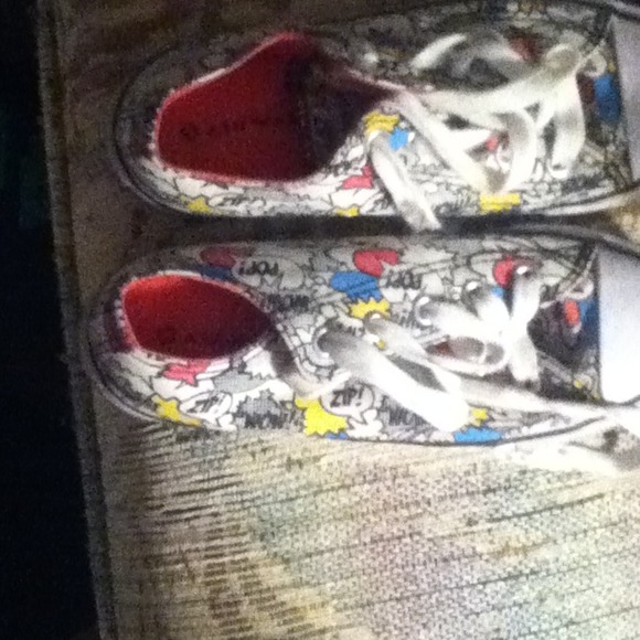 Worn only afew times superhero print - Picture 1 of 1