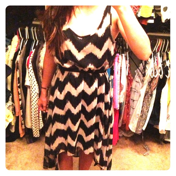 🎁BUNDLED🎁SOLD🚫Forever 21 hi-lo chevron dress🚫
