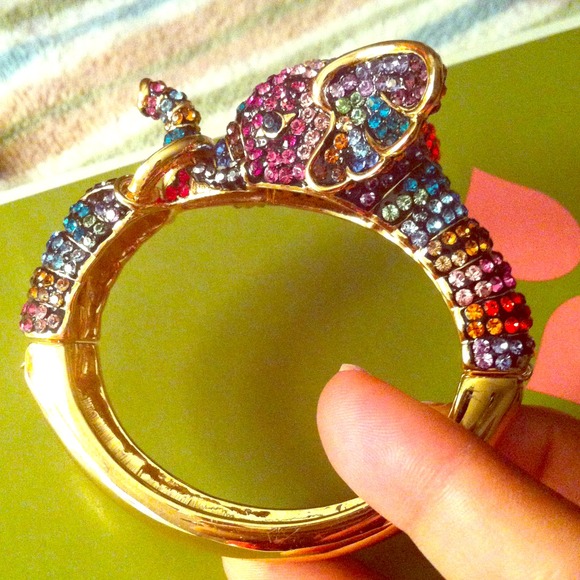 Never worn Swarovski crystal elephant clasp - Picture 1 of 1