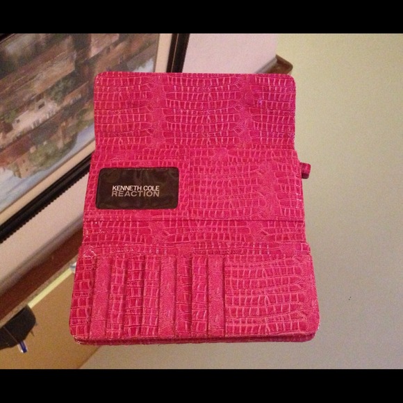 💯% Authentic KENNETH COLE REACTION Wallet. - Picture 3 of 4