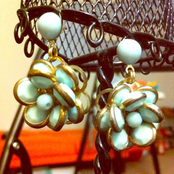 ✨Bling✨Gold & light Tiffany blue floral earring