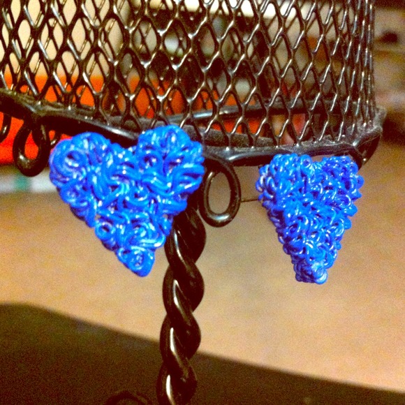 Blue💙 heart wire earring