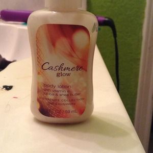 Cashmere glow body lotion