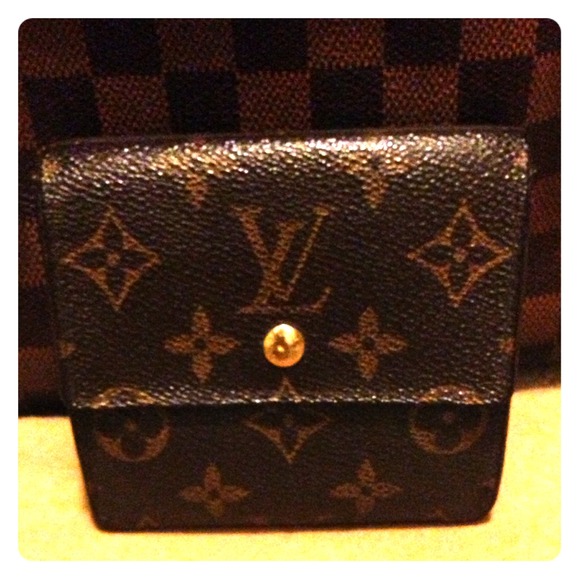 🔸Reduced🔸AUTH Louis Vuitton Elise Wallet