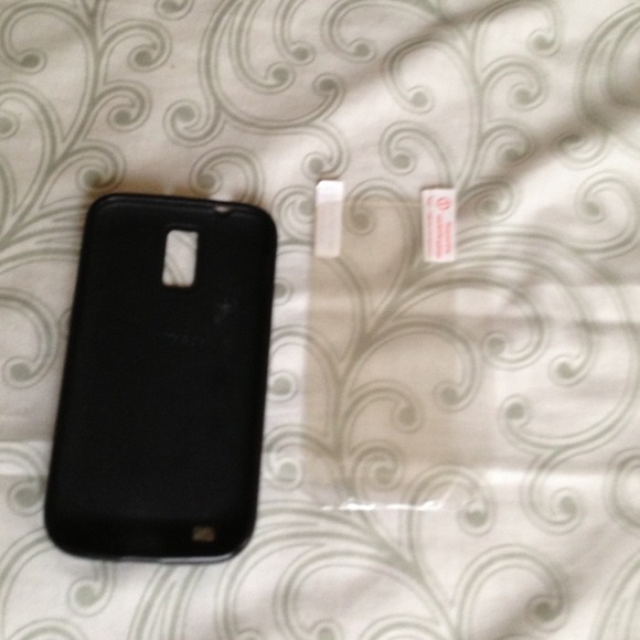 bundle forever 21 earrings and Samsung phone case