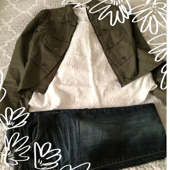 ⭕Sold!⭕F21 cream colored top