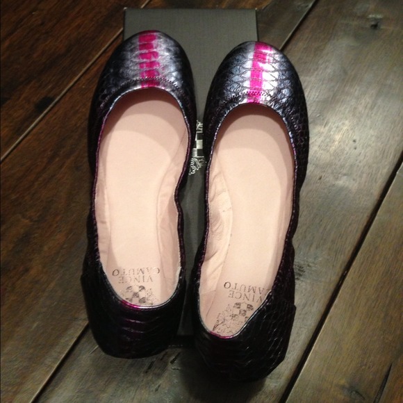 *SOLD* Vince camuto metallic ballet flats size 8
