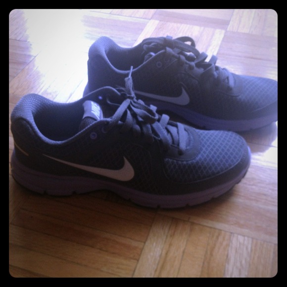 Nike Air Sneakers 🚨RESERVED FOR REEM_CAKEZ🚨