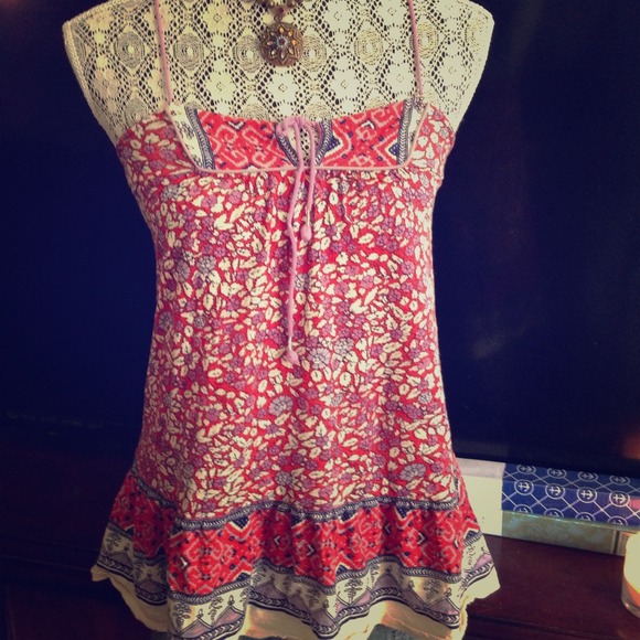 Adorable tank by American Eagle XS. ⭐️5 for 20⭐️⭐️