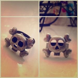 Grey Skull Ring