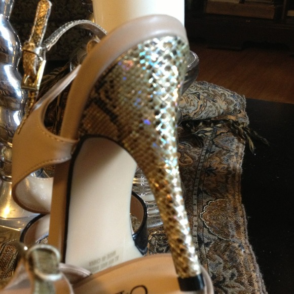 Great pair of heels , never worn , snake skins - Picture 2 of 3