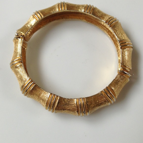 $SOLD$  9/12 & 9/16 Kenneth Jay Lane  Bracelet