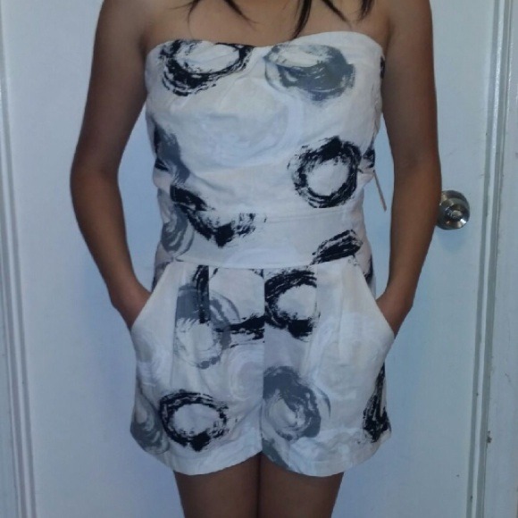 💕strapless romper 💕 - Picture 4 of 4