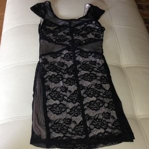 Divided by H&M Nude and black dress👈