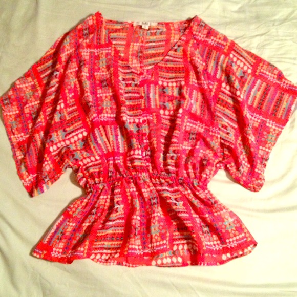 ❌ SOLD ❌ Tribal print top - Picture 1 of 2