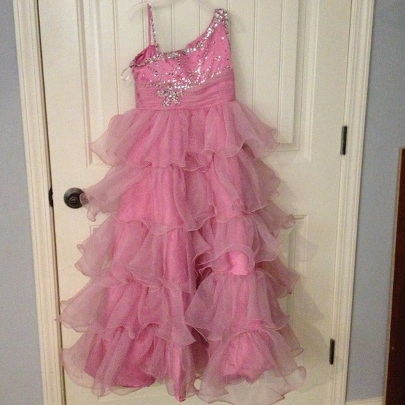 Pageant dresses - Picture 3 of 4