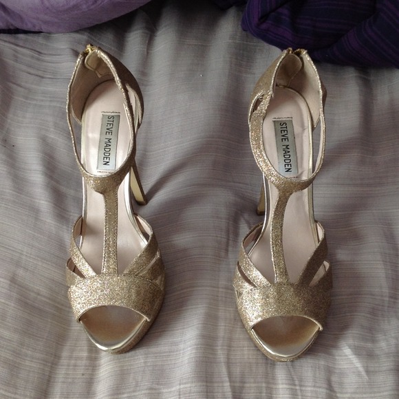 Steve Madden Gold Zipper Heels *FINAL REDUCTION*