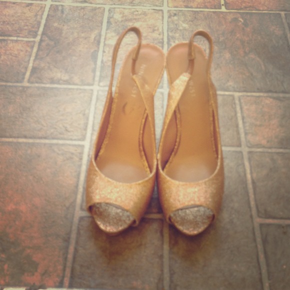 Golden Cinderella Pump