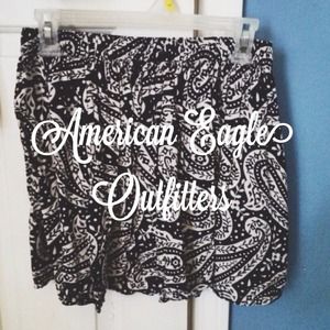 🚫 SOLD 🚫 AEO B&W Printed Skirt